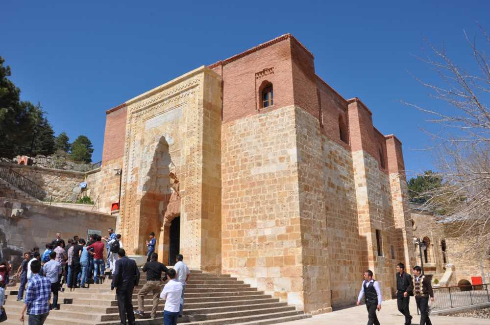 eshab-kehf-k-lliyesi-kahramanmara-g-rsel-sahibi-hikmet-al